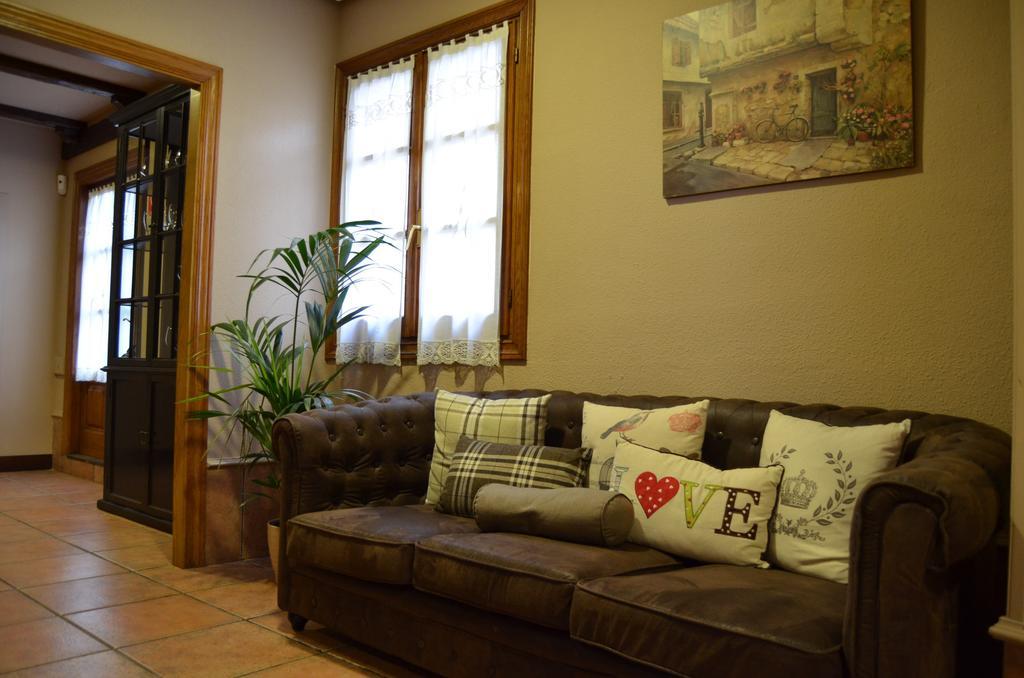 Hostal Ameztia Doneztebe Exteriör bild