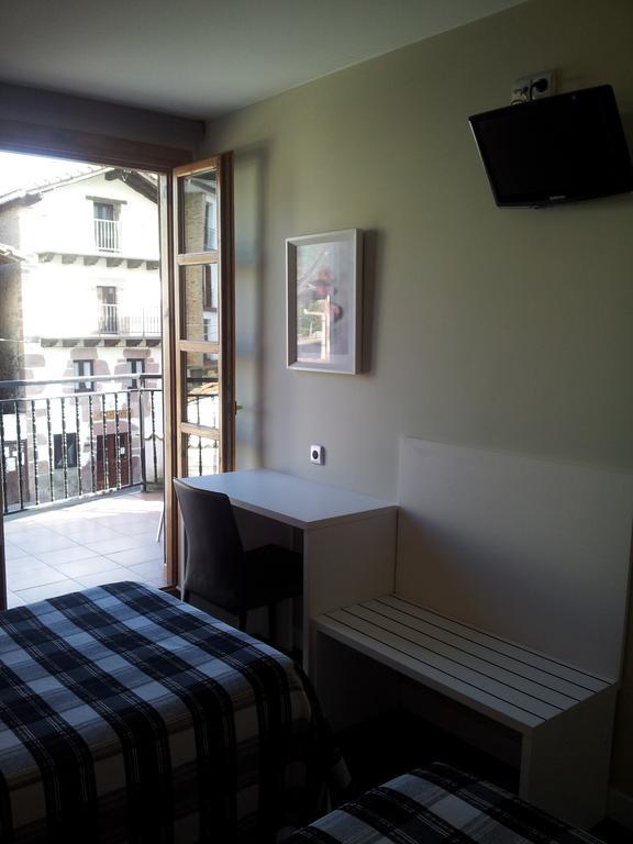 Hostal Ameztia Doneztebe Rum bild