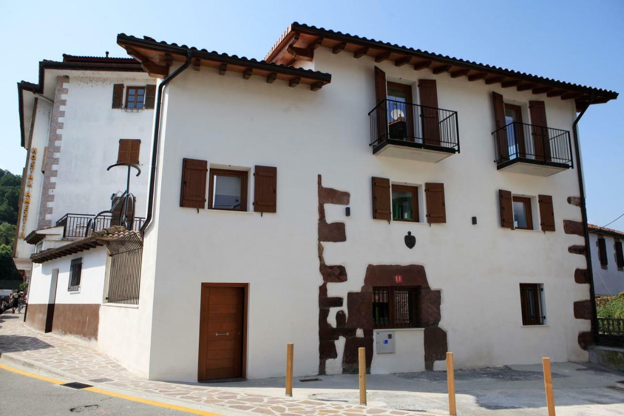 Hostal Ameztia Doneztebe Exteriör bild